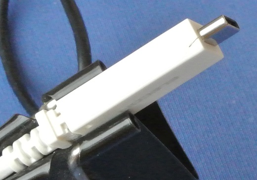 USBひび01W520.jpg